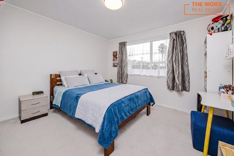 Photo of property in 2/17 Roberts Road, Te Atatu South, Auckland, 0610