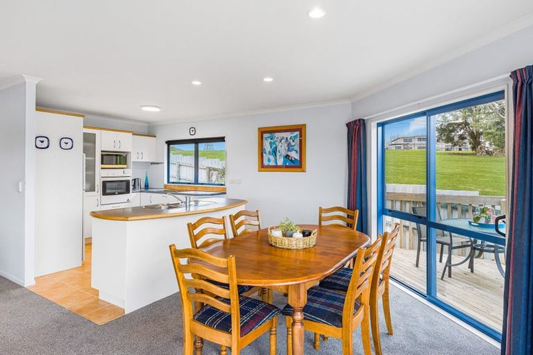 Photo of property in 1b Triangle Road, Massey, Auckland, 0614