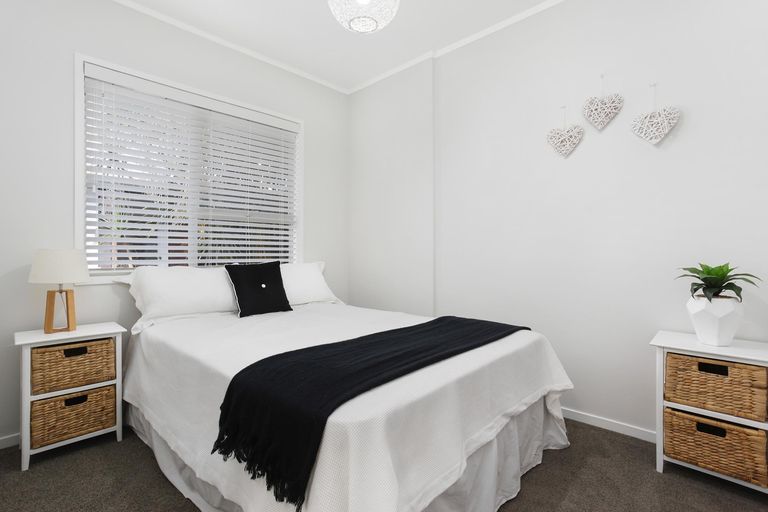 Photo of property in 1/1 Armstrong Place, New Lynn, Auckland, 0600