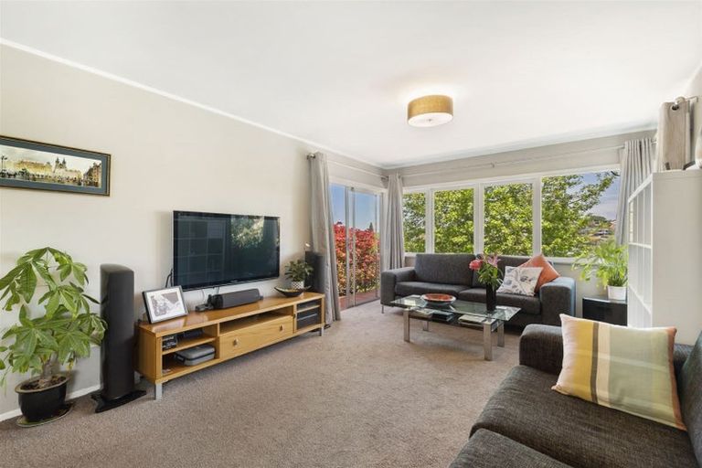Photo of property in 2 Phillip Parade, Forrest Hill, Auckland, 0620