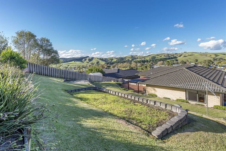 Photo of property in 80 Cabeleigh Drive, Helensville, 0800