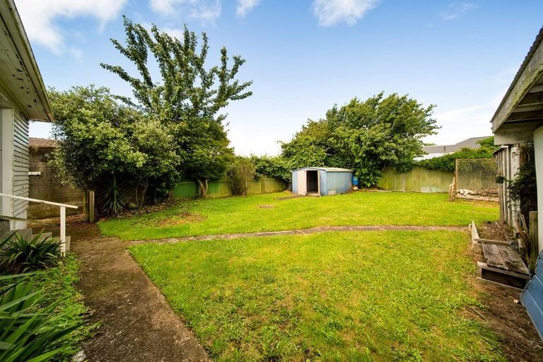 Photo of property in 12 Caledonia Street, Hawera, 4610