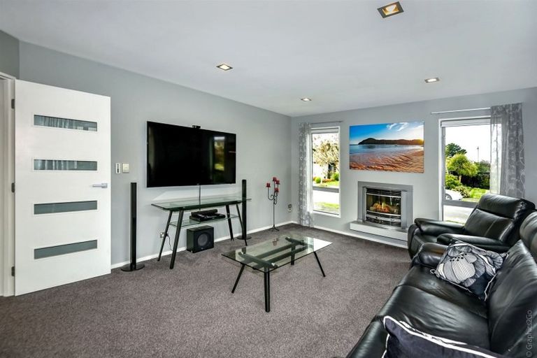 Photo of property in 35 Reka Street, Parklands, Christchurch, 8083