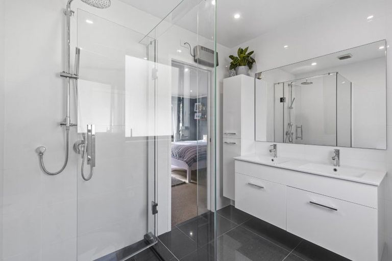 Photo of property in 14 Oldham Place, Browns Bay, Auckland, 0630