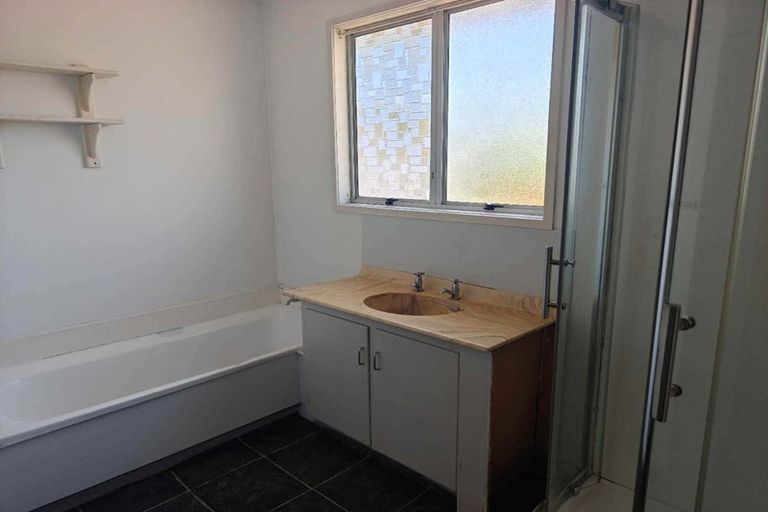 Photo of property in 8 Newham Place, Henderson, Auckland, 0612