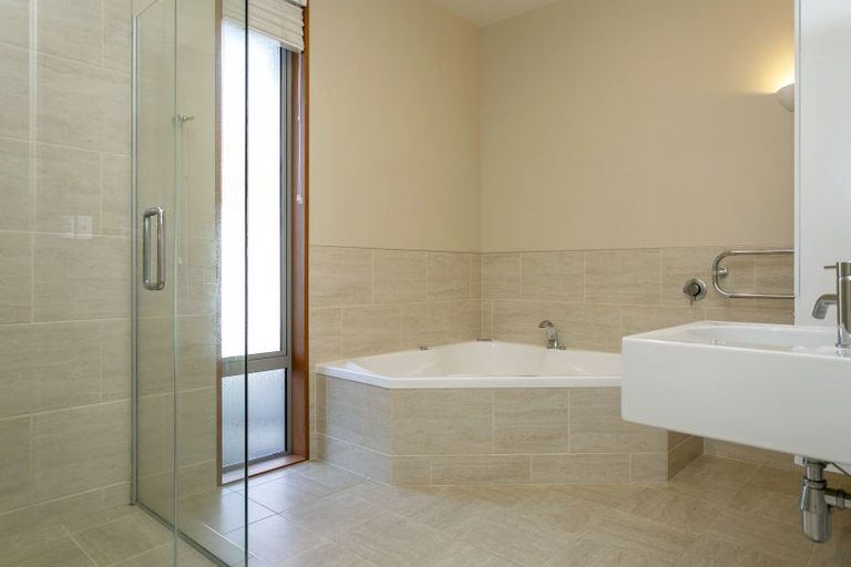 Photo of property in 5 Cameron Drive, Acacia Bay, Taupo, 3385