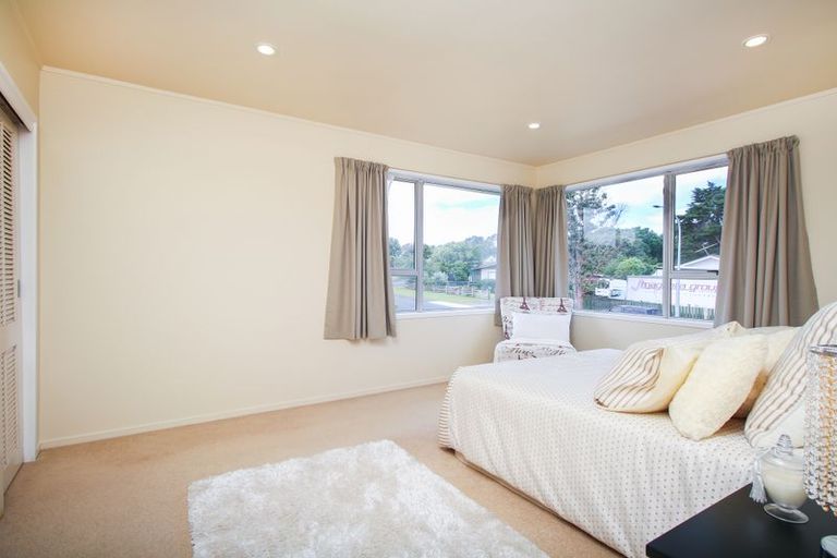 Photo of property in 19 St Catherine Crescent, West Harbour, Auckland, 0618