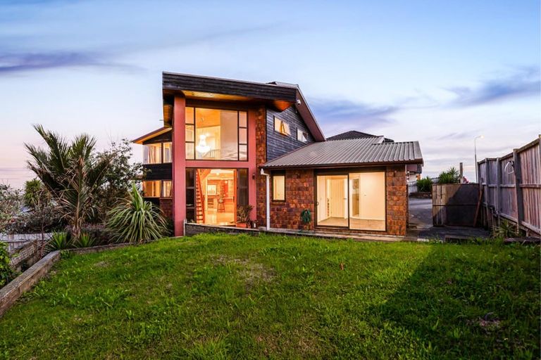 Photo of property in 4 Gordon Stanley Drive, Massey, Auckland, 0614