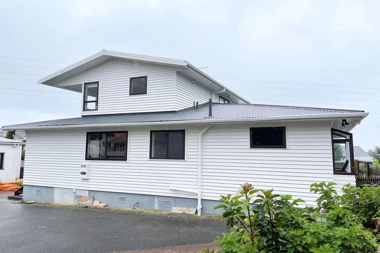 Photo of property in 122 Triangle Road, Massey, Auckland, 0614