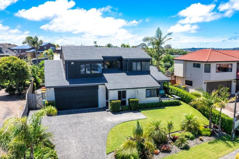 Photo of property in 8 Ferntree Terrace, West Harbour, Auckland, 0618