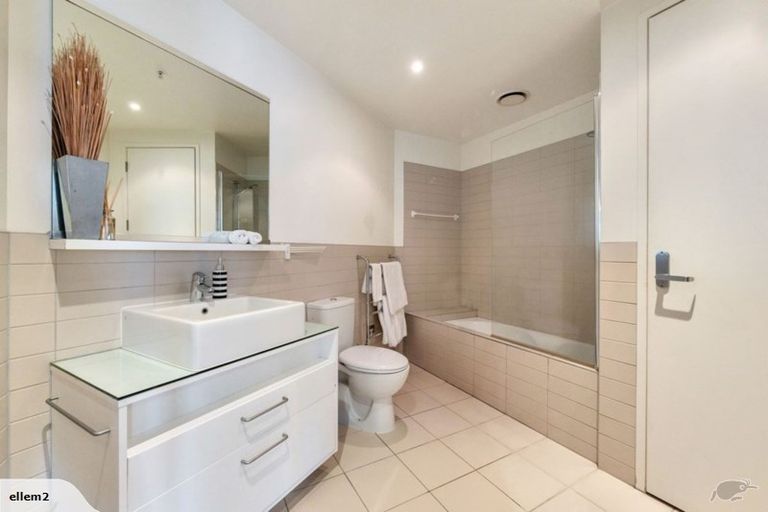 Photo of property in Scene Three Apartments, 1311/30 Beach Road, Auckland Central, Auckland, 1010