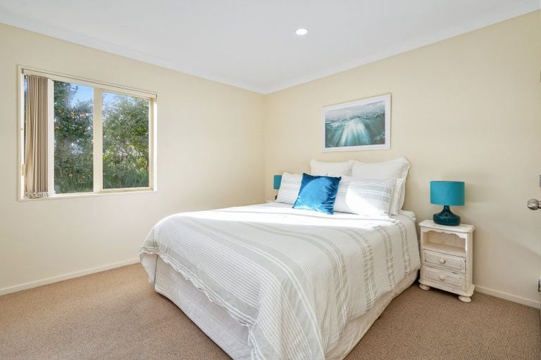 Photo of property in 22 Bermuda Place, One Tree Point, 0118