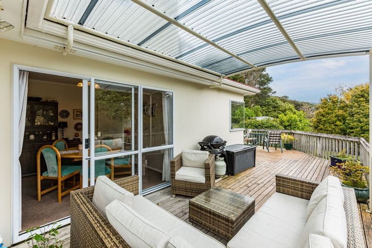 Photo of property in 21 Saunders Close, Whitby, Porirua, 5024