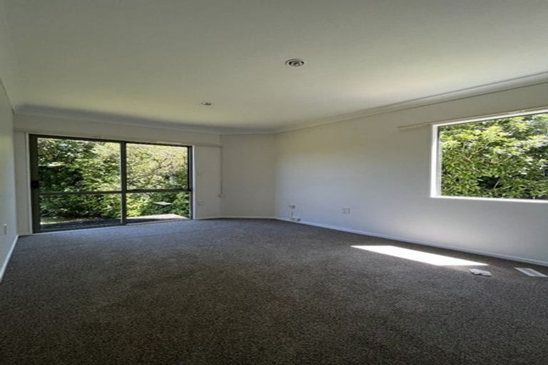 Photo of property in 14 Pekanga Road, Normandale, Lower Hutt, 5010