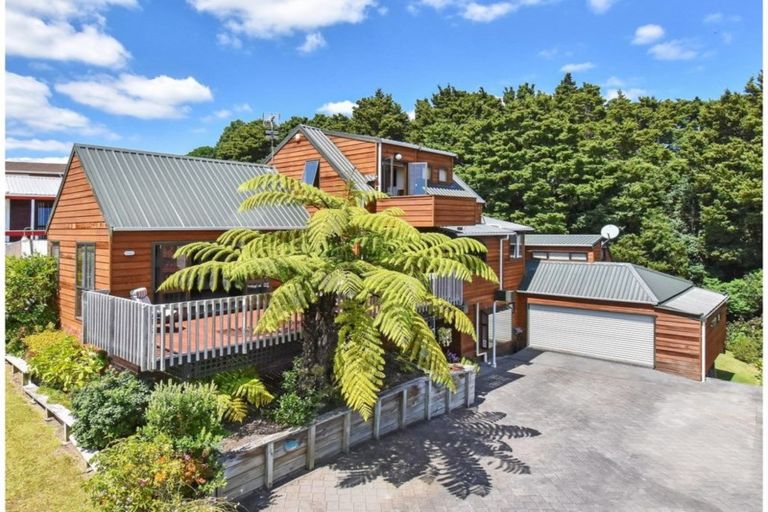 Photo of property in 7 Elsted Place, Goodwood Heights, Auckland, 2105