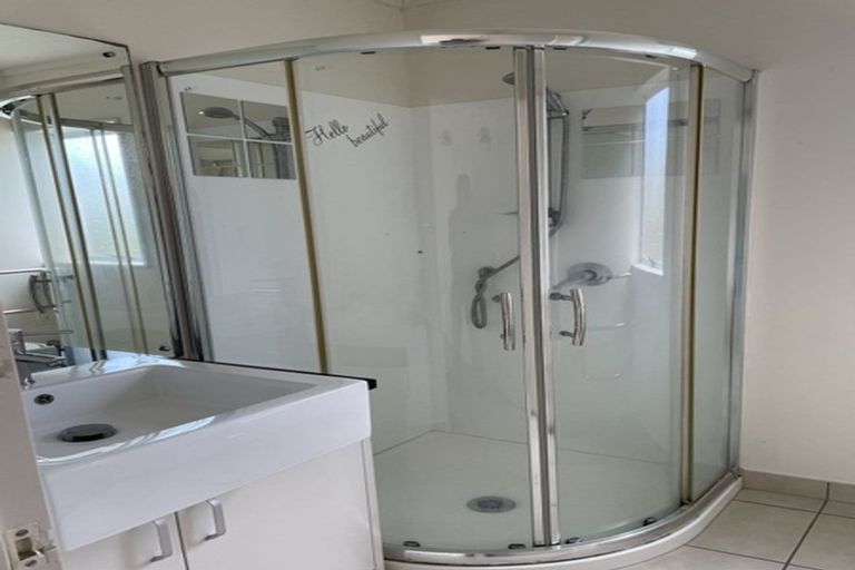 Photo of property in 2/17 Kells Place, Botany Downs, Auckland, 2010