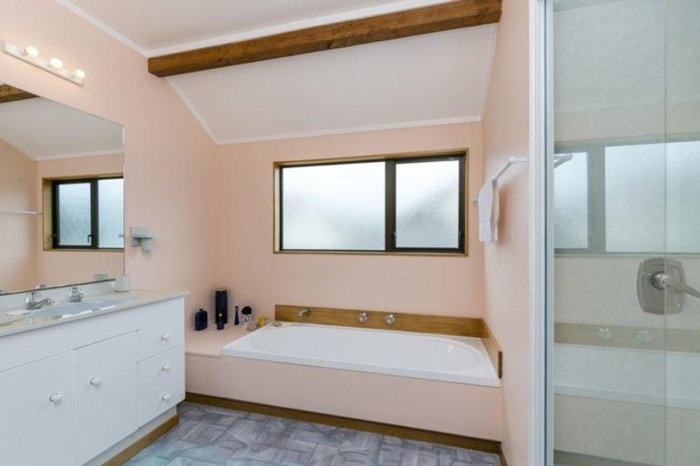 Photo of property in 3 Scorian Close, Karori, Wellington, 6012