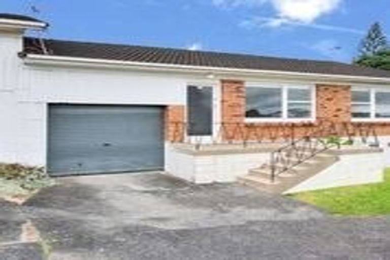 Photo of property in 2/16 Blacklock Avenue, Henderson, Auckland, 0612