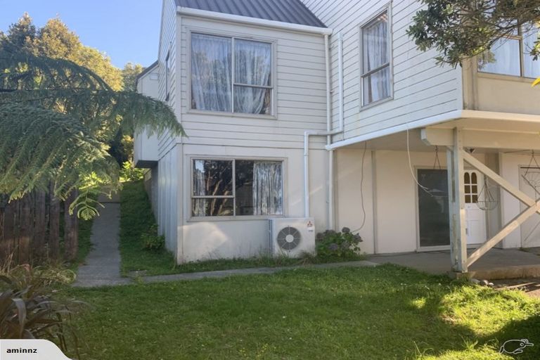 Photo of property in 27 Paddington Grove, Karori, Wellington, 6012