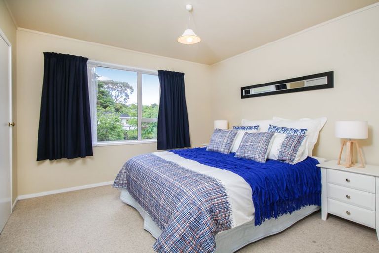 Photo of property in 19 St Catherine Crescent, West Harbour, Auckland, 0618