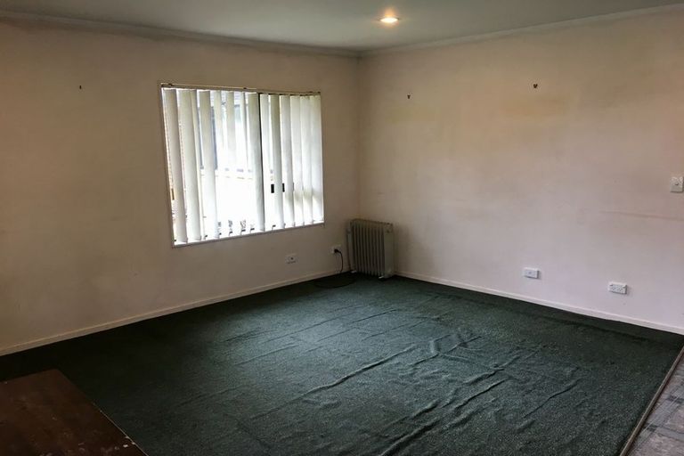 Photo of property in 1 Ardee Close, East Tamaki, Auckland, 2016