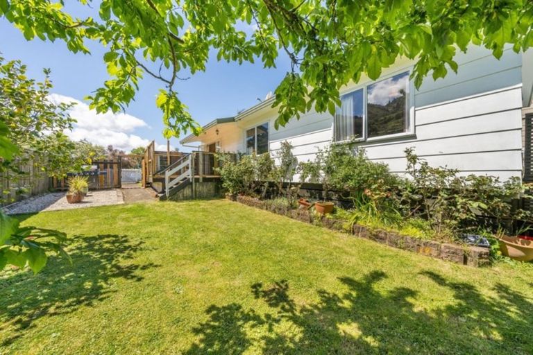 Photo of property in 18 Tulsa Grove, Totara Park, Upper Hutt, 5018