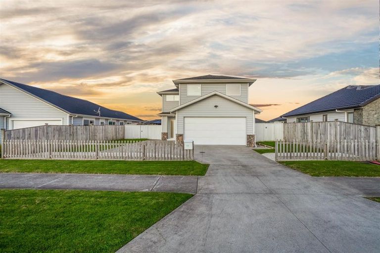 Photo of property in 12 Len Ireland Drive, Kumeu, 0810