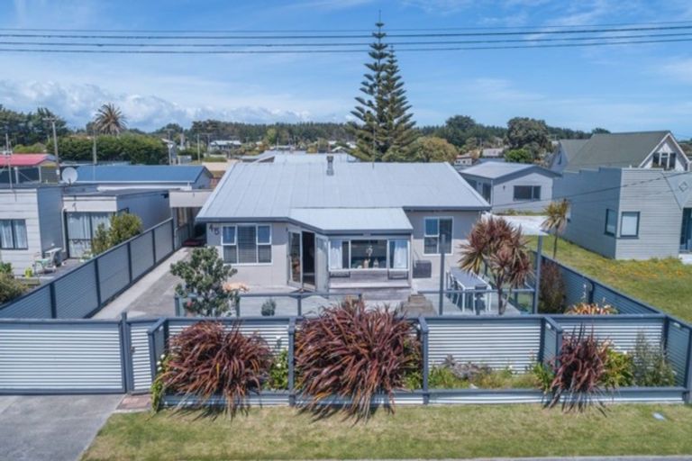 Photo of property in 45 Koputara Road, Himatangi Beach, Foxton, 4891