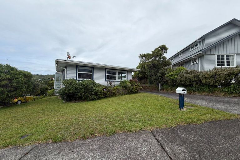 Photo of property in 6 Lenox Grove, Johnsonville, Wellington, 6037