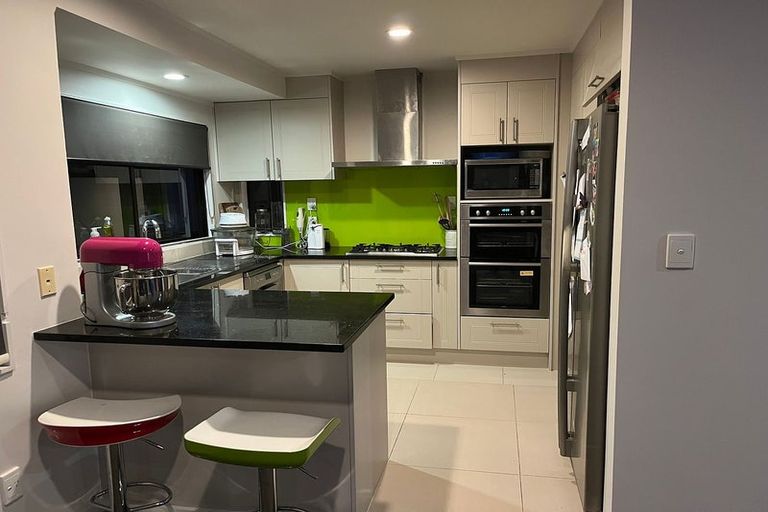 Photo of property in 1/179 Wiseley Road, West Harbour, Auckland, 0618