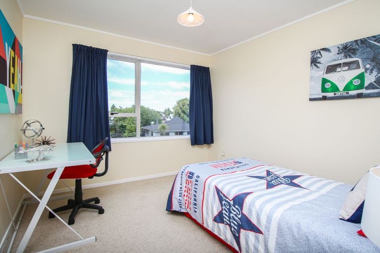 Photo of property in 19 St Catherine Crescent, West Harbour, Auckland, 0618