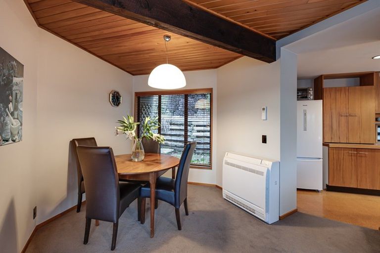 Photo of property in 10 Lordens Place, Fernhill, Queenstown, 9300