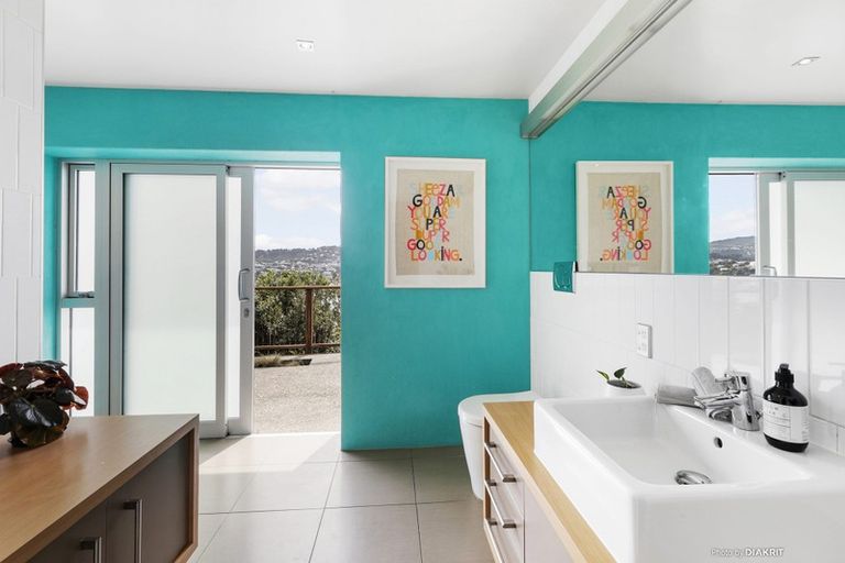 Photo of property in 6 Zaida Way, Maupuia, Wellington, 6022