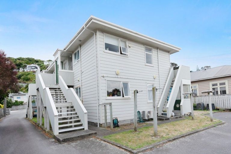 Photo of property in 5/139 Queens Drive, Lyall Bay, Wellington, 6022