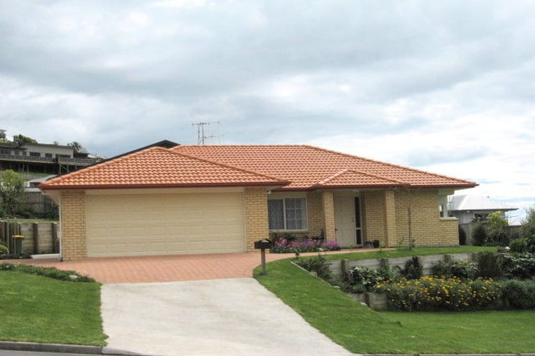 Photo of property in 17 Hawk Place, Welcome Bay, Tauranga, 3112