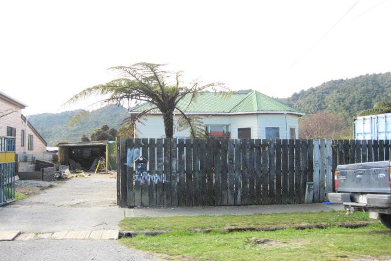 Photo of property in 17 Fox Street, Cobden, Greymouth, 7802