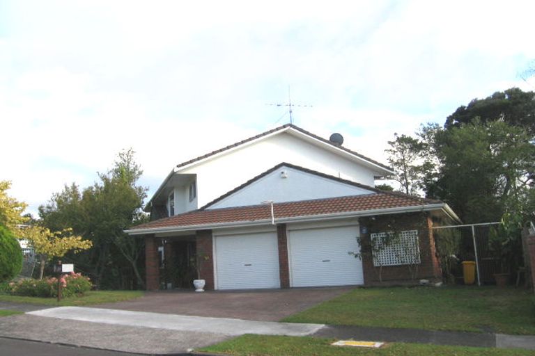 Photo of property in 24 Ravenstone Place, Chatswood, Auckland, 0626