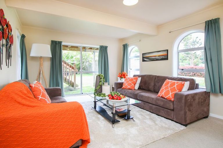 Photo of property in 19 St Catherine Crescent, West Harbour, Auckland, 0618