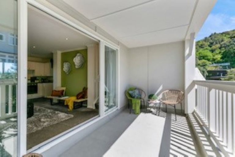 Photo of property in 2/57 Simla Crescent, Khandallah, Wellington, 6035