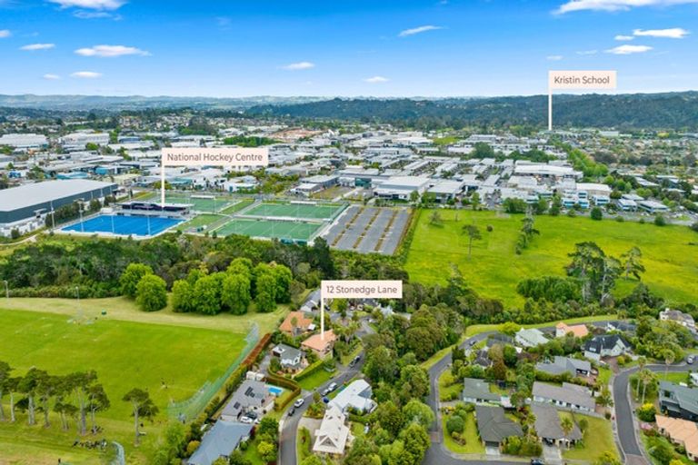 Photo of property in 12 Stonedge Lane, Rosedale, Auckland, 0632