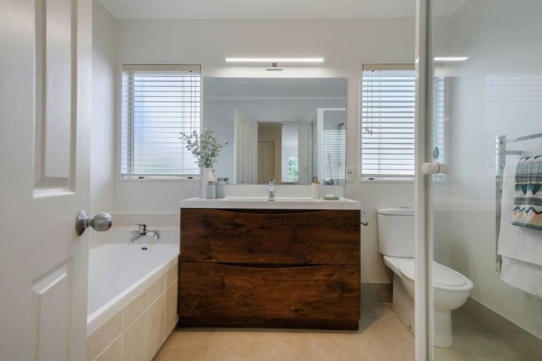 Photo of property in 5a Luana Way, Bucklands Beach, Auckland, 2014