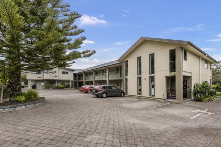 Photo of property in 2d/25 Weranui Road, Waiwera, Orewa, 0994