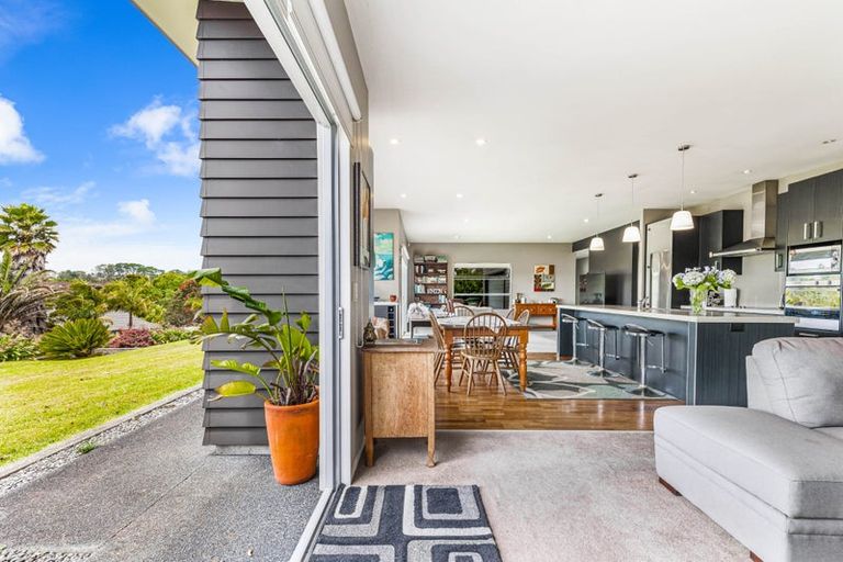 Photo of property in 1 Gavinike Place, Waimauku, 0812