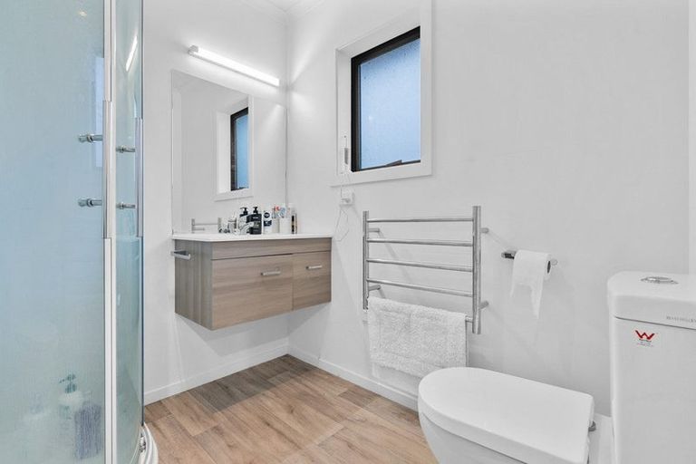 Photo of property in 1 Molesworth Street, Carterton, 5713