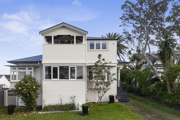 Photo of property in 1 Wicklow Road, Narrow Neck, Auckland, 0622