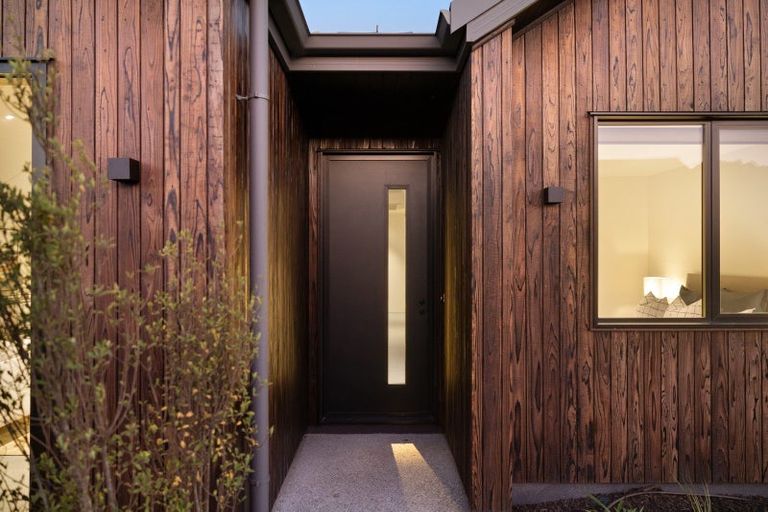 Photo of property in 28 Cunninghams Drive, Jacks Point, Queenstown, 9371