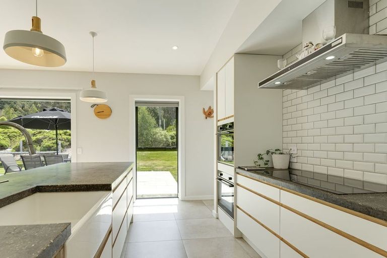 Photo of property in 43 Peregrine Falcon Road, Mount Creighton, Queenstown, 9371