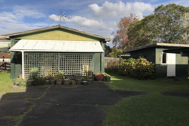 Photo of property in 11 Roberts Road, Te Atatu South, Auckland, 0610