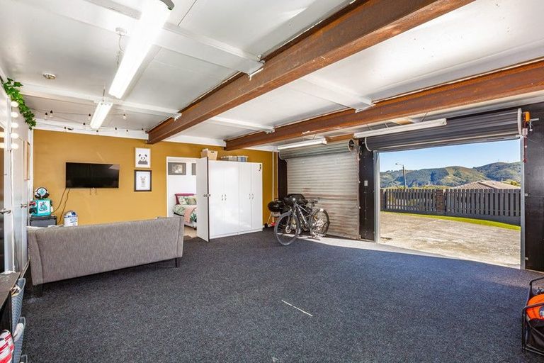 Photo of property in 8 Outram Grove, Kelson, Lower Hutt, 5010