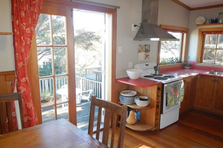 Photo of property in 13 Herald Terrace, Berhampore, Wellington, 6023